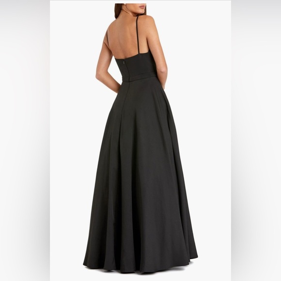 NWT Mac Duggal CLASSIC SLEEVELESS A-LINE GOWN WITH POCKETS black size 10. - Picture 2 of 10